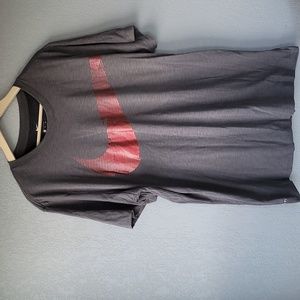 NWOT Men's Nike TShirt